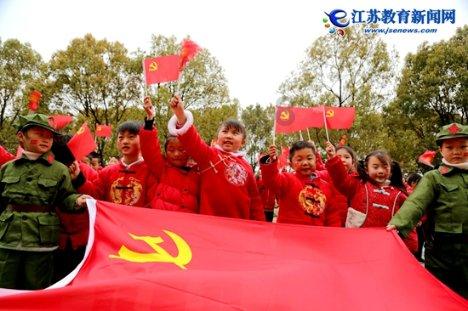 1920年，张幼仪被逼迫离婚堕胎，丈夫移情别恋，她却帮他父母送终