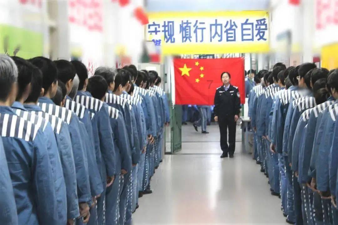 西华县:孩童坠落冰水 危急时刻古稀老人果断跳水营救